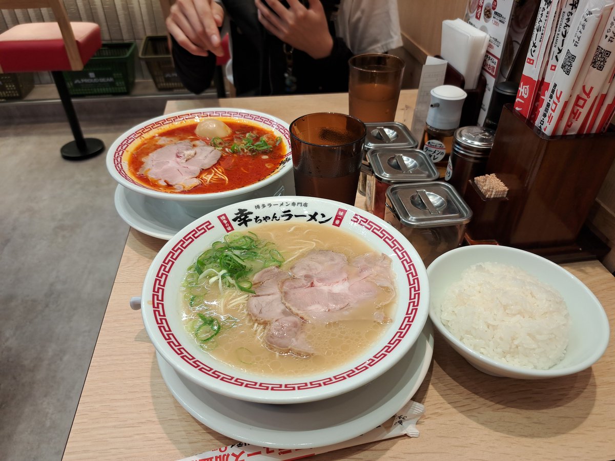 matoshi2490's tweet photo. 本日は休みで彼女と一緒に
食べ歩き✨ https://t.co/O6SrXBfIOn