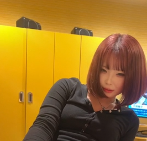 amandalepor5o6z's tweet photo. https://t.co/fZrBJFtsVI

この髪色、すごく雰囲気あるね https://t.co/RcY5E4tQAD