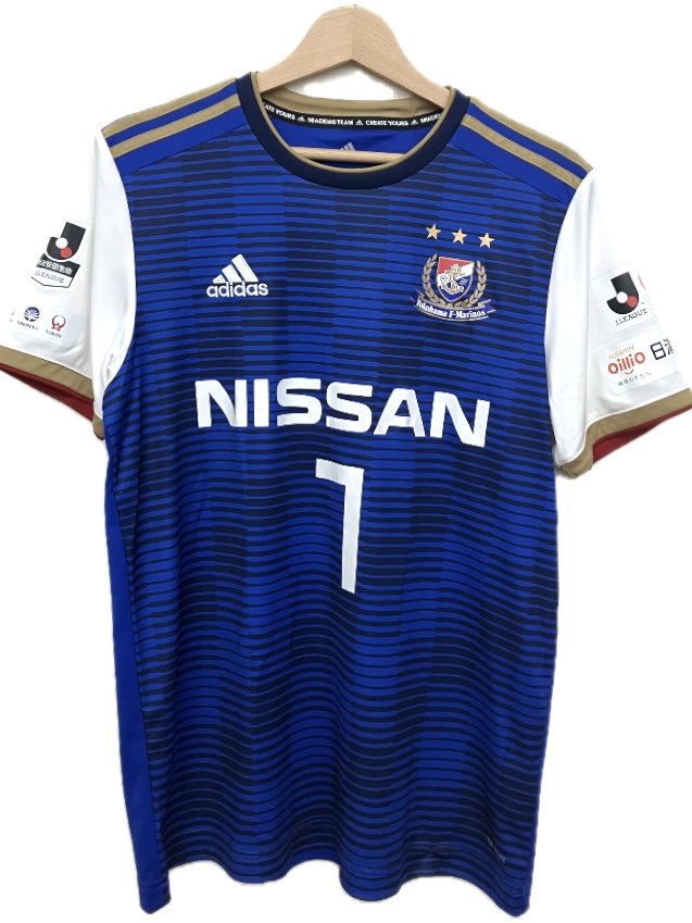 BOnpm_spo's tweet photo. 📢販売情報
#ブックオフノースポートモール店 ではたくさんのユニフォームを販売しています！！
その中でも本日店員イチ推しの商品がこちら！！
#横浜F・マリノス の2018ホーム、#ウーゴ・ヴィエイラ 選手のユニフォームです！！
気になった方はぜひ店頭でもチェックしてみてください！！👀✨ https://t.co/kMQBcIzCn4