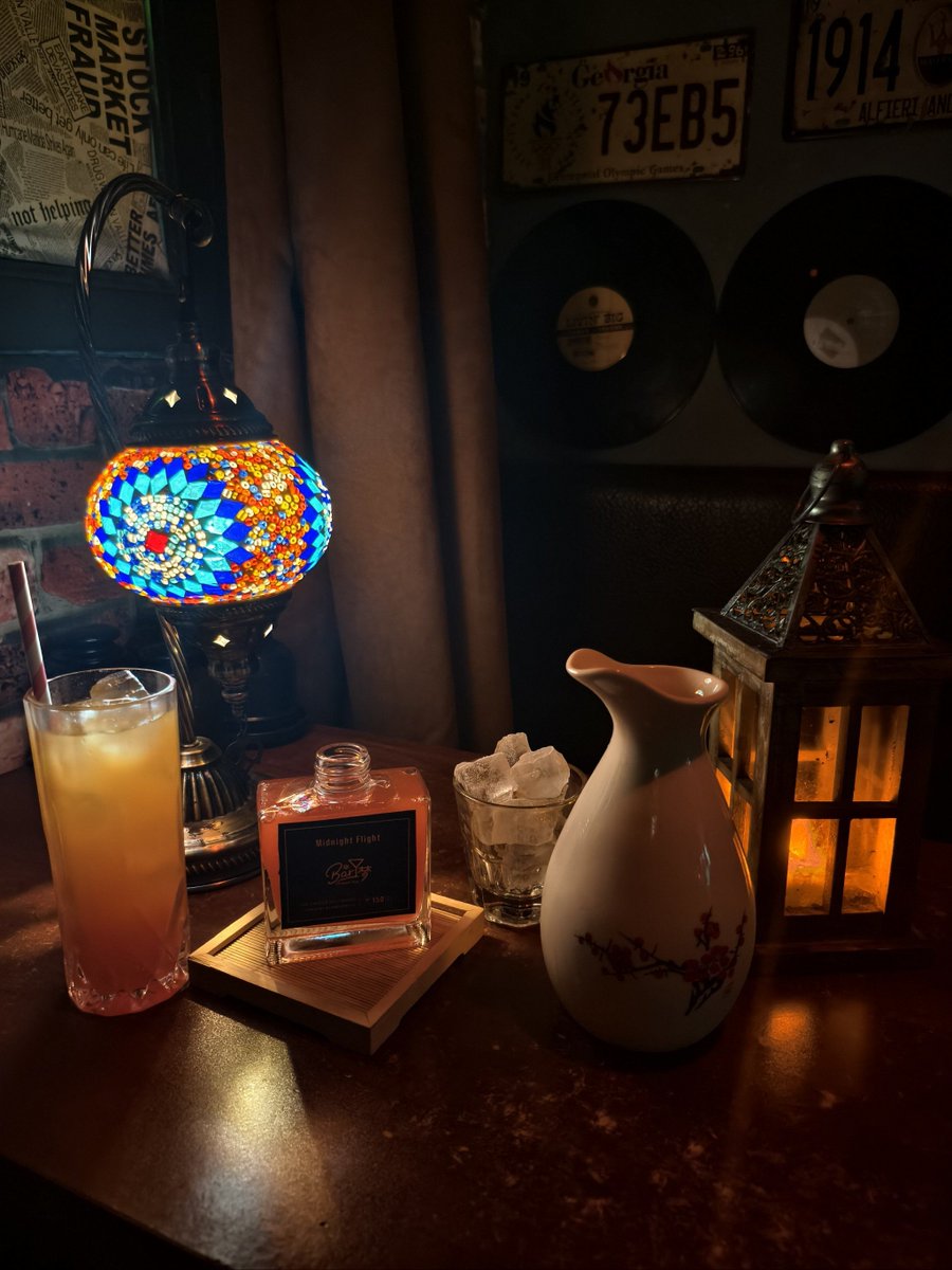 MaryleeHavsjt's tweet photo. The neon sign flickers as a bowl of hot miso soup sits on the wooden counter, steam curling up to meet the night breeze. Another quiet late night at the tiny street-side izakaya. https://t.co/mXIPdLAUmZ
