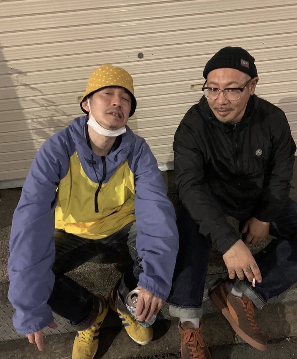 knob420's tweet photo. 帰り際に「11/1、ライブ��張るわな」言うたら、悔しそうな申し訳なさそうな顔して号泣しとったわ。そんな姿見て俺もウルっときてしまったのはココだけの話やで。
号泣状態のまま先生に引き渡しました。 https://t.co/Udfumm1mxo
