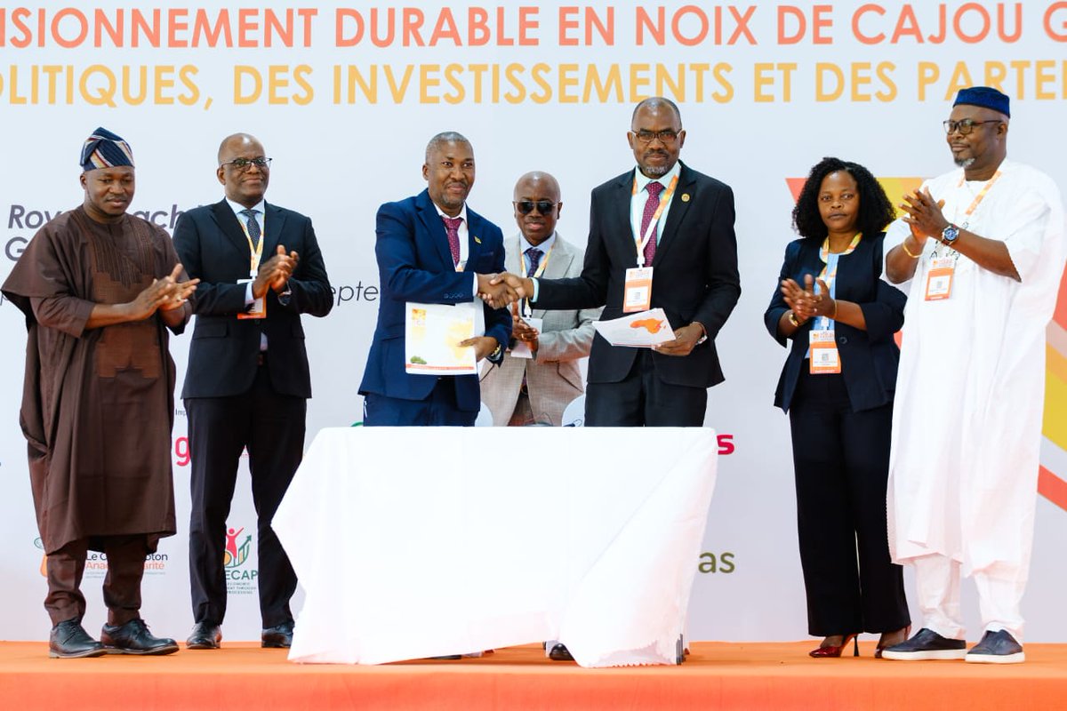 Agratime1's tweet photo. La 19e #Conférence et #Exposition #annuelle de l’#Alliance #Africaine du #cajou (#ACA) a démarré ce 15 septembre 2026 à Accra, au Ghana. Le #Bénin est représenté par le président de l’Interprofession de l’Anacarde et Hermann Abihona, ...
Plus de détails : https://t.co/492r4IB0zs https://t.co/SgxmtKOMiE