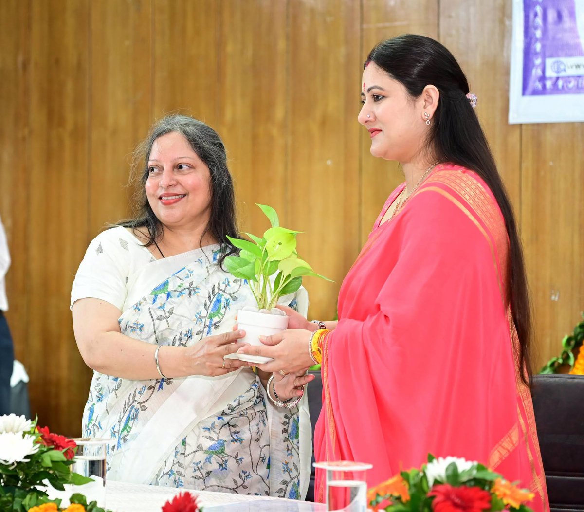 geeta_pushkar's tweet photo. आज माननीय मुख्यमंत्री श्री @pushkardhami जी के जन्मदिवस के अवसर पर देहरादून स्थित राष्ट्रीय दृष्टि दिव्यांगजन सशक्तिकरण संस्थान में उनके साथ बच्चों के बीच समय बिताने का अवसर मिला। https://t.co/4z4tgkKSZV
