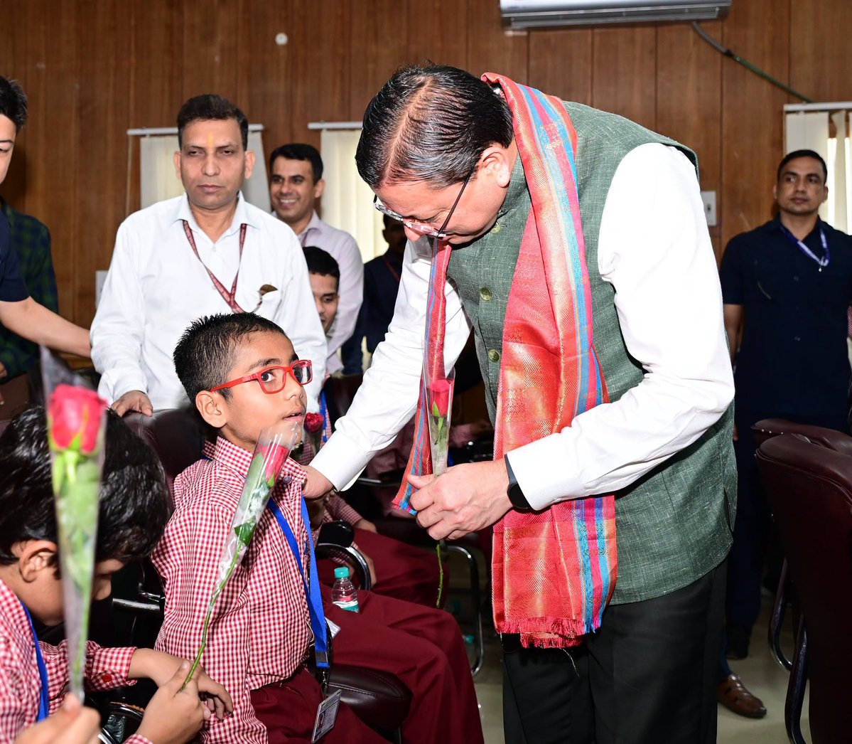 geeta_pushkar's tweet photo. आज माननीय मुख्यमंत्री श्री @pushkardhami जी के जन्मदिवस के अवसर पर देहरादून स्थित राष्ट्रीय दृष्टि दिव्यांगजन सशक्तिकरण संस्थान में उनके साथ बच्चों के बीच समय बिताने का अवसर मिला। https://t.co/4z4tgkKSZV