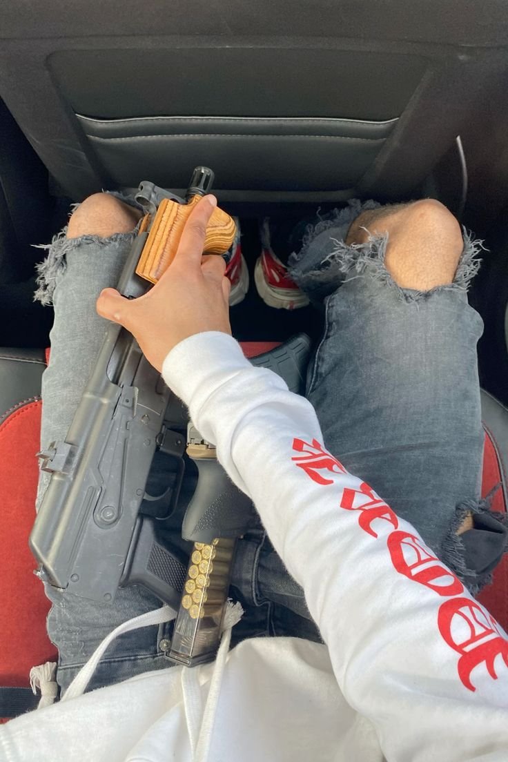 captagon1207's tweet photo. Short and long guns available, visit our site https://t.co/IyEPh4XydT

#gungiveaway  #gun #guns #glocks #glock #pistol #strap #bullets #magazine #extensions #pointers https://t.co/dujhAASIfq