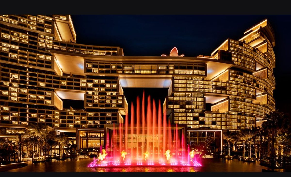 JUNGKONGTA's tweet photo. 🏆 【超速報!!】

「The World’s 50 Best Hotels 2026」
1〜50位の本編がついに発表されました✨

​先日ポストした51〜100位の先行発表に続き、世界のトップ50を決定する本編がフランス🇫🇷パリの授賞式で一挙公開されました💖

​今年も世界最高峰のホスピタリティが集結する中、上位陣の顔ぶれと日本のラグジュアリー勢の快進撃が止まりません！

​🌐 世界のトップ10（1位〜10位）
🥇​1位｜ローズウッド 香港（Rosewood Hong Kong） 🇭🇰 ※2年連続の1位！
🥈​2位｜カペラ バンコク（Capella Bangkok） 🇹🇭
🥉​3位｜フォーシーズンズ ホテル バンコク アット チャオプラヤ リバー 🇹🇭
​4位｜アトランティス ザ ロイヤル（Atlantis The Royal） 🇦🇪
​5位｜パッサラックア（Passalacqua） 🇮🇹
​6位｜ローズウッド サンパウロ（Rosewood São Paulo） 🇧🇷
​7位｜マンダリン オリエンタル 前門 北京 🇨🇳
​8位｜アッパーハウス 香港（The Upper House） 🇭🇰
​9位｜チャブレ ユカタン（Chablé Yucatán） 🇲🇽
​10位｜マンダリン オリエンタル バンコク 🇹🇭

​🇯🇵 トップ50に選出された日本の名門4軒
​11位｜アマン東京 🇯🇵
​24位｜ブルガリ ホテル 東京 🇯🇵
​33位｜パティーナ大阪 🇯🇵 ※Nikka Best New Hotel Award受賞🎖️
​37位｜パーク ハイアット 京都 🇯🇵

​💡 ここが凄い！注目ポイント3選☝️

🌟ローズウッド香港が絶対王者として見事連覇 👑
激戦のアジア勢を抑え、2年連続で世界一の座を保持。ハーバービューを望む圧倒的な没入感と、洗練を極めたラグジュアリー体験が世界の審査員を魅了し続けています。

🌟パティーナ大阪（33位）が初登場で特別賞を獲得 🏆
開業間もないパティーナ大阪がトップ50入りを果たすと同時に、見事に「Best New Hotel Award」を受賞！関西ラグジュアリーホテル市場の勢いを世界に見せつける快挙となりました。

🌟100位圏内に日本勢が計11軒ランクイン！ 🇯🇵
51〜100位に選ばれた7軒（ジャヌ東京、パークハイアット東京、Okura、パレスホテル東京、HOTEL THE MITSUI KYOTO、星のや東京、ウォルドーフ大阪）を合わせると、なんと合計11軒が世界100枠に！日本の洗練されたクオリティが世界標準として高く評価されています。🤩

​みなさんの「お気に入り・イチオシのホテル」は今回のランキングに入っていましたか!?😳

※ランキングは、The 50 Best Hotels 2026公式発表／写真は各ホテル公式イメージ