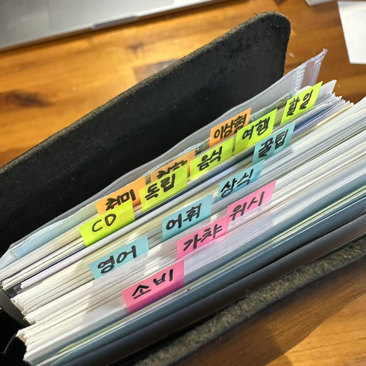 like3orange's tweet photo. 단권화 끝-
기록양식은 거의 그대로 유지
한번에 모아두니까 진짜 잡학사전 됨 https://t.co/u9afRw4ggZ
