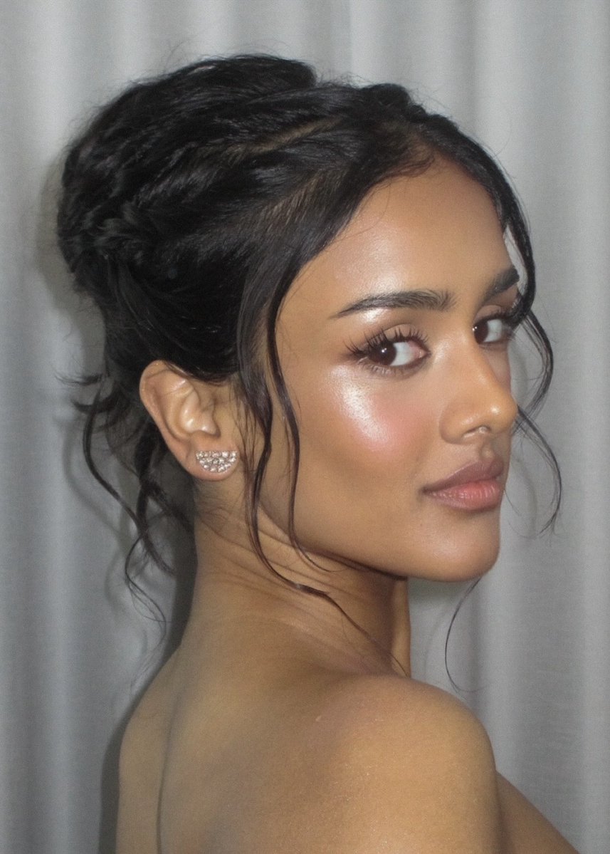 browngirlscene's tweet photo. wow i’m so in awe of this look, she’s so dreamy. the peacock detailing, soft glam and deer face. perfection 🪽 https://t.co/1PUVAk9XYY