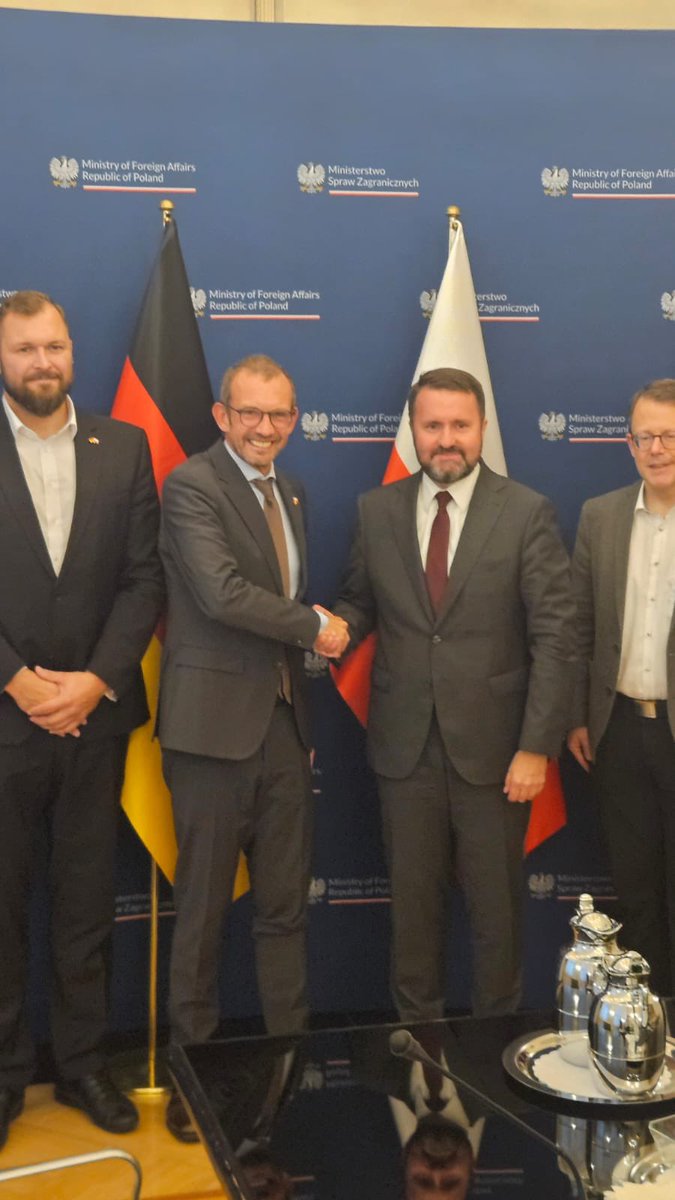 Amb_Berger's tweet photo. Bezpieczeństwo to wspólna sprawa 🇵🇱, 🇩🇪 i całej 🇪🇺, też na poziomie współpracy parlamentarnej. Warszawę odwiedziła delegacja Komisji Obrony Niemieckiego Bundestagu. Spotkała się z Prezydium Komisji Obrony Narodowej Sejmu. Rozmowy dotyczyły 🇵🇱-🇩🇪 współpracy w dziedzinie obronności https://t.co/8TUBq2oPvf