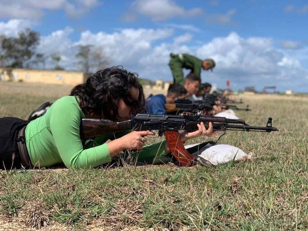 EjrcitoOrienta1's tweet photo. "Jamás un pueblo tuvo cosas tan sagradas que defender ni convicciones tan profundas por las cuales luchar ".
#FARCuba https://t.co/aPGv14aD4q