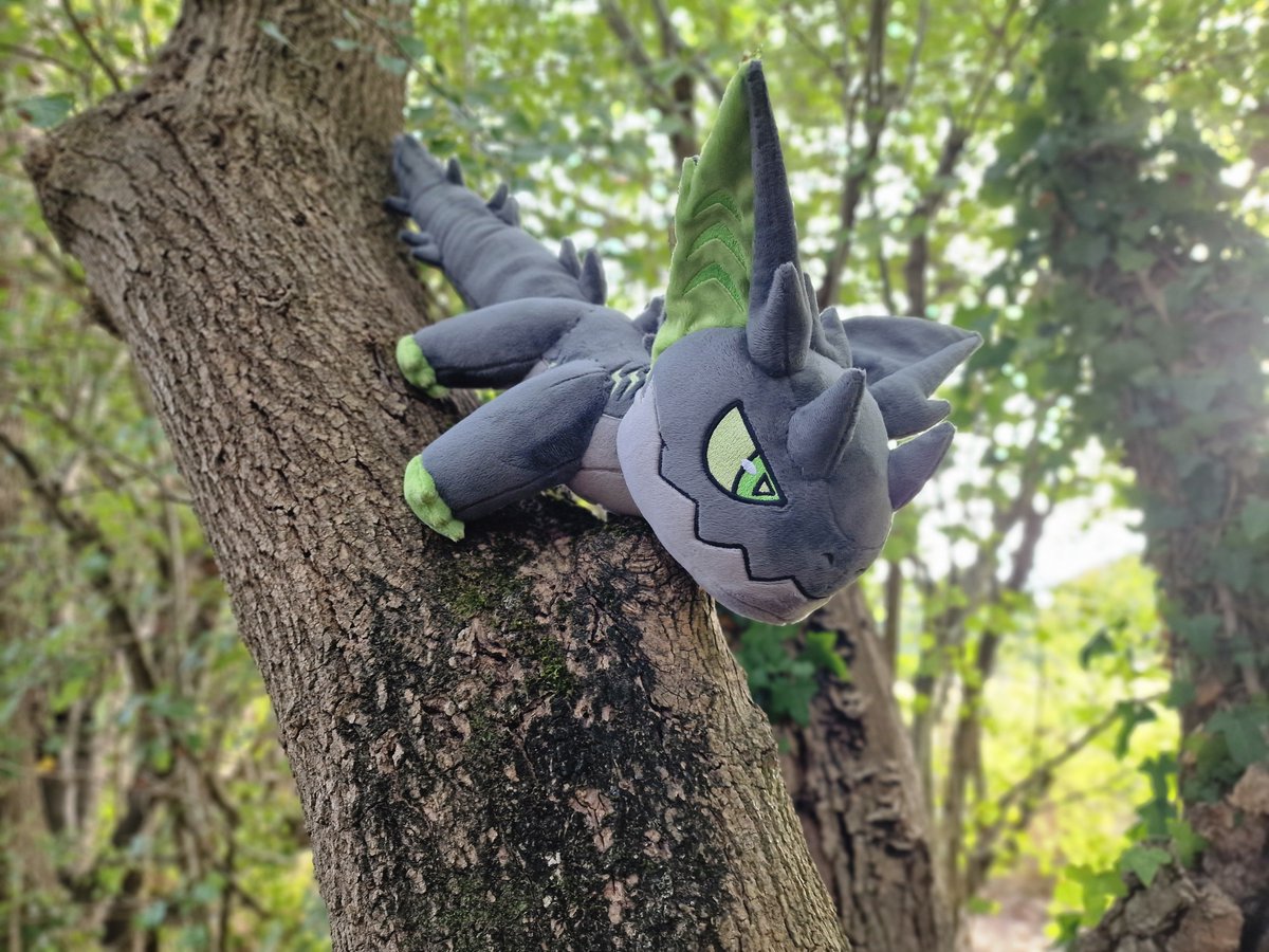 Kaerura7's tweet photo. Chibi Roen plush is done ! 🐾

This is my part of an Art Trade with https://t.co/wNFluTduM5 !
I love this toxic goober, I just... couldn't resist 😭

Based on https://t.co/U5kHbdHmhv art !

#Roen #Drazerk #Handmade #plush #plushart https://t.co/bkfdnwyheI