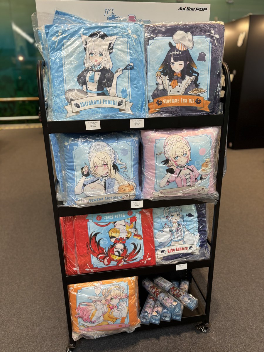 takopuras's tweet photo. they have this at changi airport???? Jumpscare???? https://t.co/l32LRgM0as