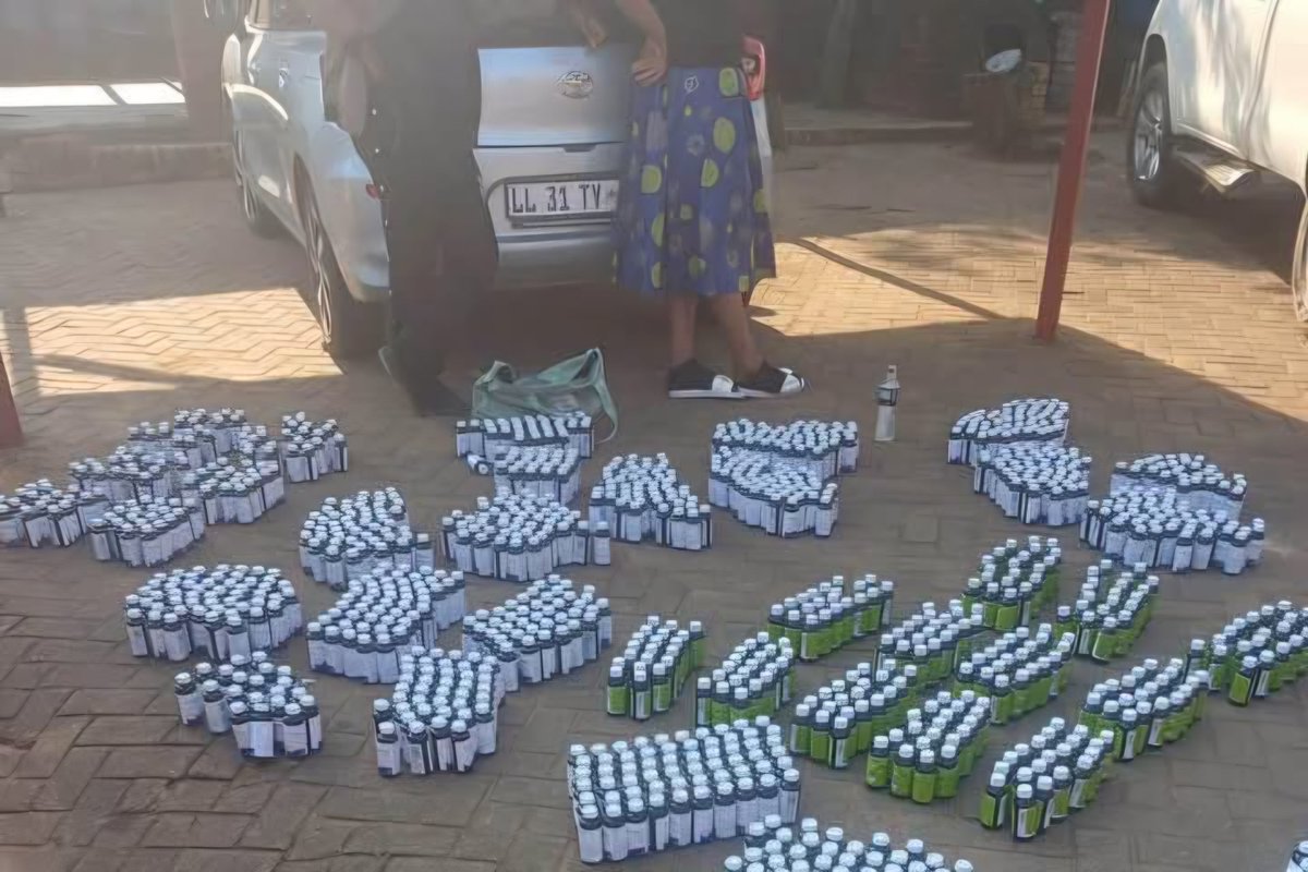 TheTruthPanther's tweet photo. Limpopo Traffic Officers Reject R100K Bribe And Arrest Two Zimbabwean Nationals After Alleged Unlicensed Medicine Transport And Smuggling Attempt In Masisi

Two Zimbabwean nationals have been arrested after Limpopo traffic officers intercepted a vehicle allegedly transporting cough syrup and other medicine without the required pharmaceutical licence or certificate in Masisi, Vhembe District. The vehicle was stopped during a stop-and-check operation conducted by Provincial Inspectors Khubana and Nwendamutswu in the area.

The vehicle was occupied by the two Zimbabwean nationals and two South African nationals when traffic officers intercepted it. The suspects were subsequently handed over to Malamulele Police Station, where a case was registered following the discovery of the medication allegedly being transported without the required documentation.

According to the Limpopo Department of Transport and Community Safety, the suspects allegedly attempted to avoid arrest by offering the two traffic officers a R100,000 bribe. The officers rejected the alleged bribe and proceeded with an additional arrest on a charge of bribery, according to the department.

Limpopo MEC for Transport and Community Safety, Nakedi Kekana, commended Provincial Inspectors Khubana and Nwendamutswu for their dedication, integrity and commitment to the rule of law. The suspects have been handed over to Malamulele Police Station, where the matter has been formally registered.