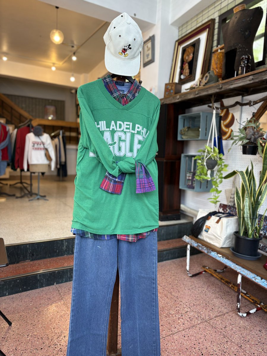 chum1979's tweet photo. Disney
ミッキー刺繍キャップ
¥5,900+tax

CHAPS Ralph Lauren
クレイジーパターンチェックシャツ
90年代Lサイズ
¥7,900+tax

NFL PHILADELPHIA EAGLES
フットボールTシャツ
80年代
アメリカ製
XLサイズ
¥5,900+tax

Levi's
509ストレッチデニムパンツ
80年代
アメリカ製
W34 L32
¥11,600+tax https://t.co/FDIp9R8h2Z