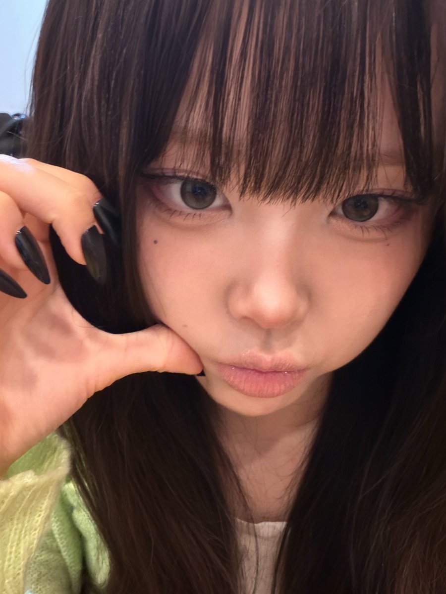 ouuxee's tweet photo. 260916 플러스챗 #김유나

댓놀하자 다들 모해요 🥺🫰🫰 https://t.co/41XUTkzXba