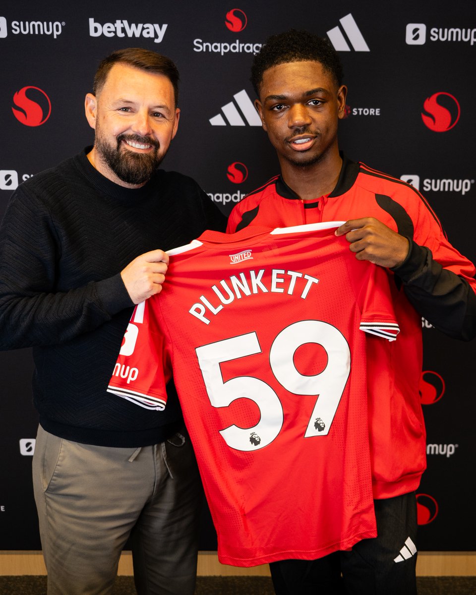 ManUtd's tweet photo. Three #MUAcademy players have signed professional terms with United.

Congratulations to Dante Plunkett, Fred Heath and Will Murdock 🔴