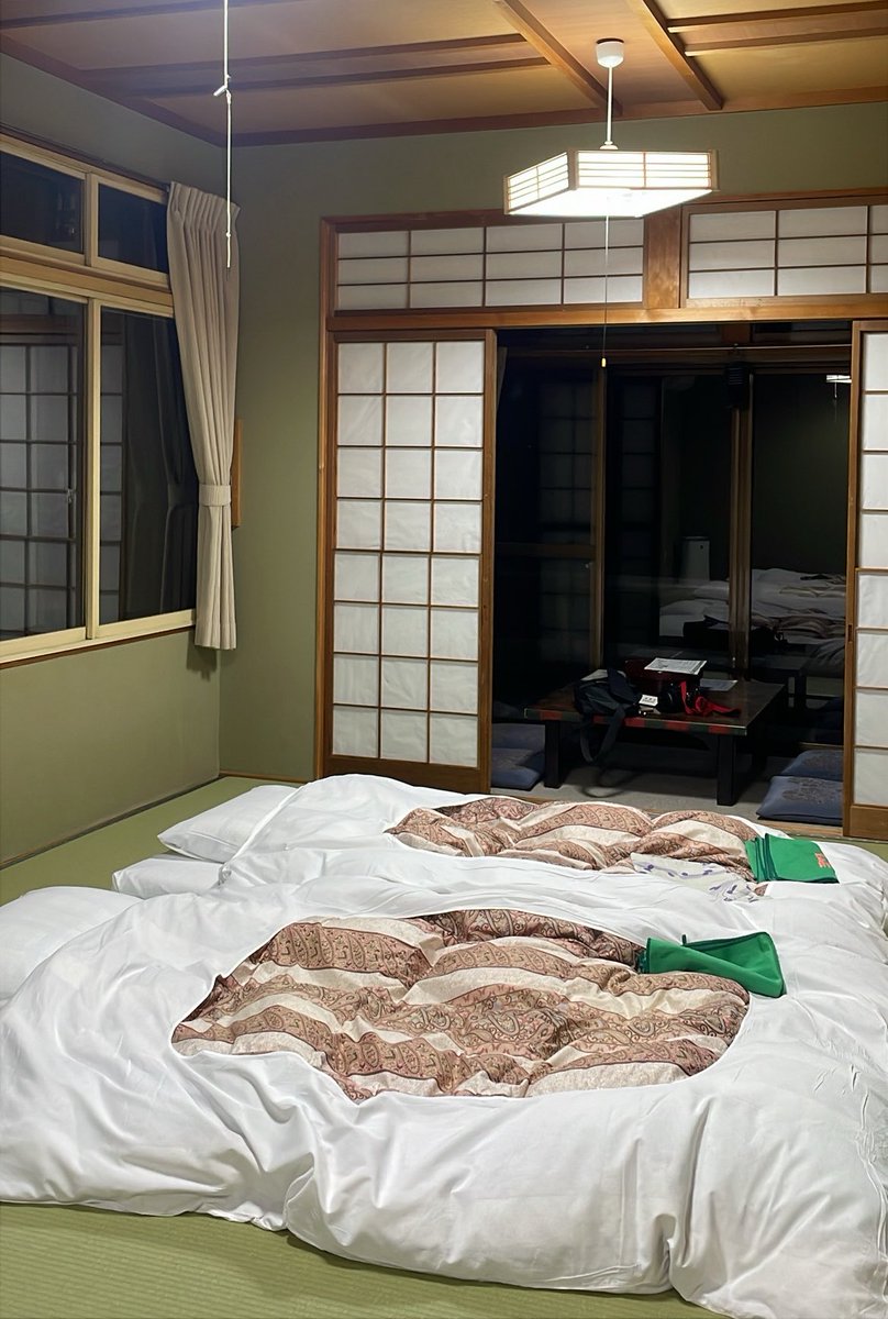 siraxkyungsoo's tweet photo. 📍 Shinzanso ตั้งแต่ไปญี่ปุ่นมา ชอบที่นี่สุดละ 

ได้ไปพักตอนไปคามิโคจิ อยู่ในเมือง Takayama เป็นเรียวกัง มีสะพานสวยๆ ออนเซ็นมีทั้งแบบรวมและแบบไพรเวท นี่ไปช่วงใบไม้เปลี่ยนสีคือกำลังสวยสุดๆ เลย https://t.co/KNbIZ78M7n