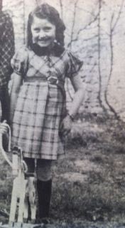 AuschwitzMuseum's tweet photo. 16 September 1934 | A French Jewish girl, Lisa Akar, was born in Bar le Duc.

She arrived at #Auschwitz on 16 April 1944 in a transport of 1,500 Jews deported from Drancy. She was among 1,112 of them murdered in gas chambers after the selection. https://t.co/YsQnGKE6sE
