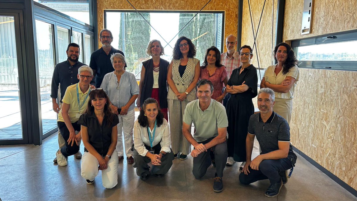 FECYT_Ciencia's tweet photo. ➡️Balance y visión de futuro.
🔬 Hemos presentado al Consejo Asesor de #FECYT algunos de los proyectos más destacados del primer semestre y hemos intercambiado ideas para seguir impulsando una estrategia al servicio de la ciencia y la sociedad.
https://t.co/kTUkvFKUE4 https://t.co/K9zCOnr7RF