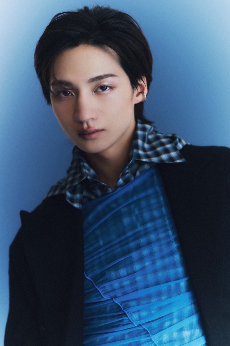 CYANMANMAGAZINE's tweet photo. #ICEx #志賀李玖 がCYAN MANに初登場！

憂いを帯びた眼差しと、溢れる透明感。アイスブルーに染まったビジュアルで魅せる、志賀李玖の澄んだ世界観を楽しんで🧊

アザーカットをインスタマガジンで公開中！
https://t.co/1XpHfmtkdJ

@shigariku_mg @ICEx_official @caelumjp #CYANMAN #EBiDAN https://t.co/pJqHPhKB0X