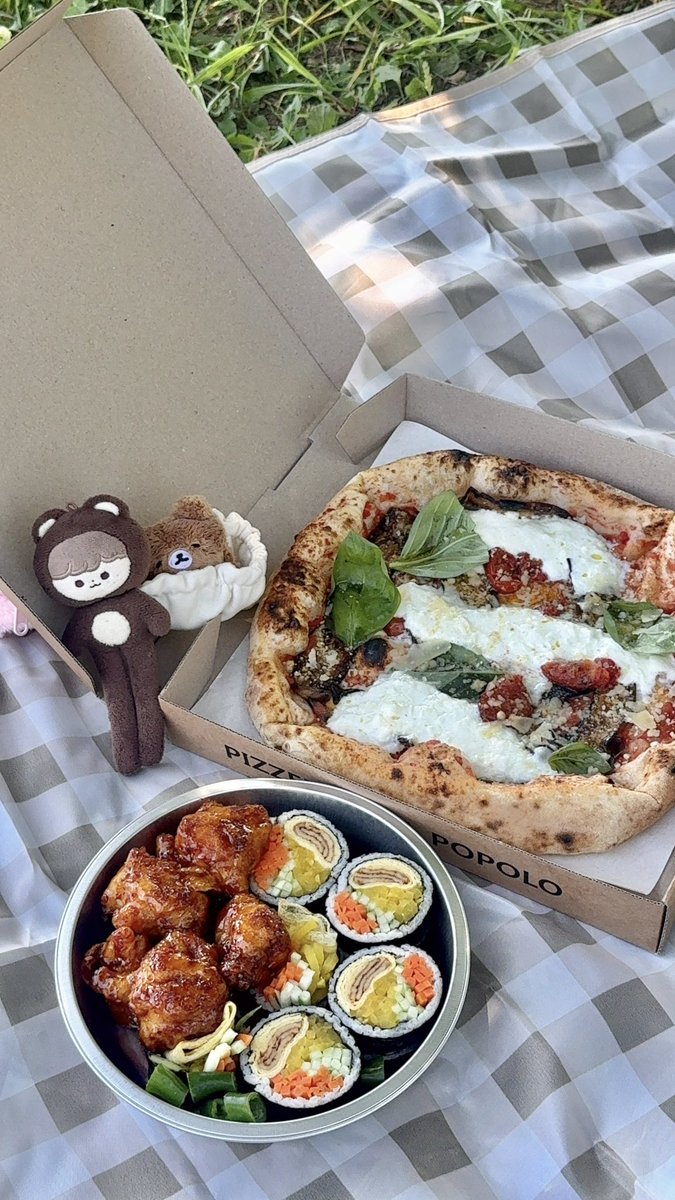 COOLDOG_LIFE's tweet photo. 얘들아.. 사람끼는 한강 올공 가지말고 
포폴로피자 &amp; 오토김밥 포장해서 

일산 호수공원 피크닉 가셈 오바안하고 
웨이팅 5시간해도 살만한듯 진.짜야 오바ㄴ https://t.co/WrTyk9TVWM