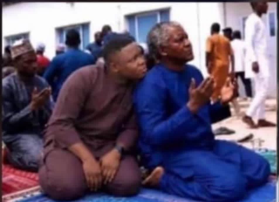 vibro_47's tweet photo. Open mouth pray make I hear wetin you de tell God😂😂😂 https://t.co/g8qK7YD6ib