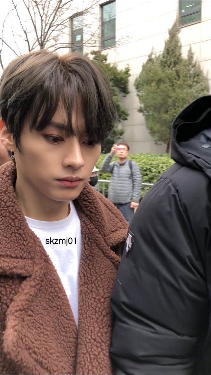 loveskz__8's tweet photo. 폰카로 찍었을 때 이 정도 외모 아니면 안 좋아합니다 https://t.co/kbHKfnyFBu