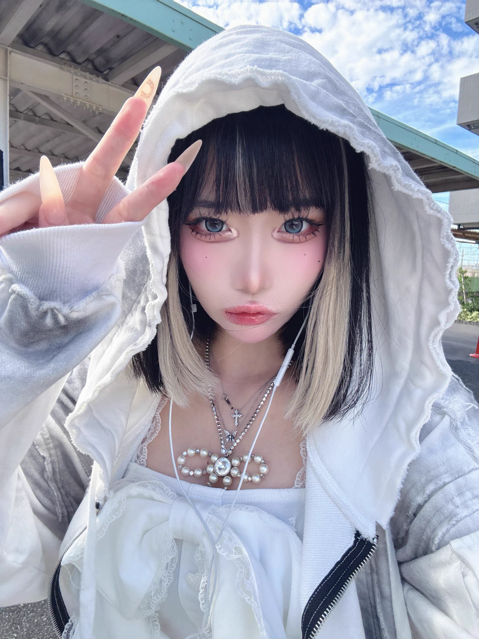 HSU62FZaAAAb7dr?format=webp&