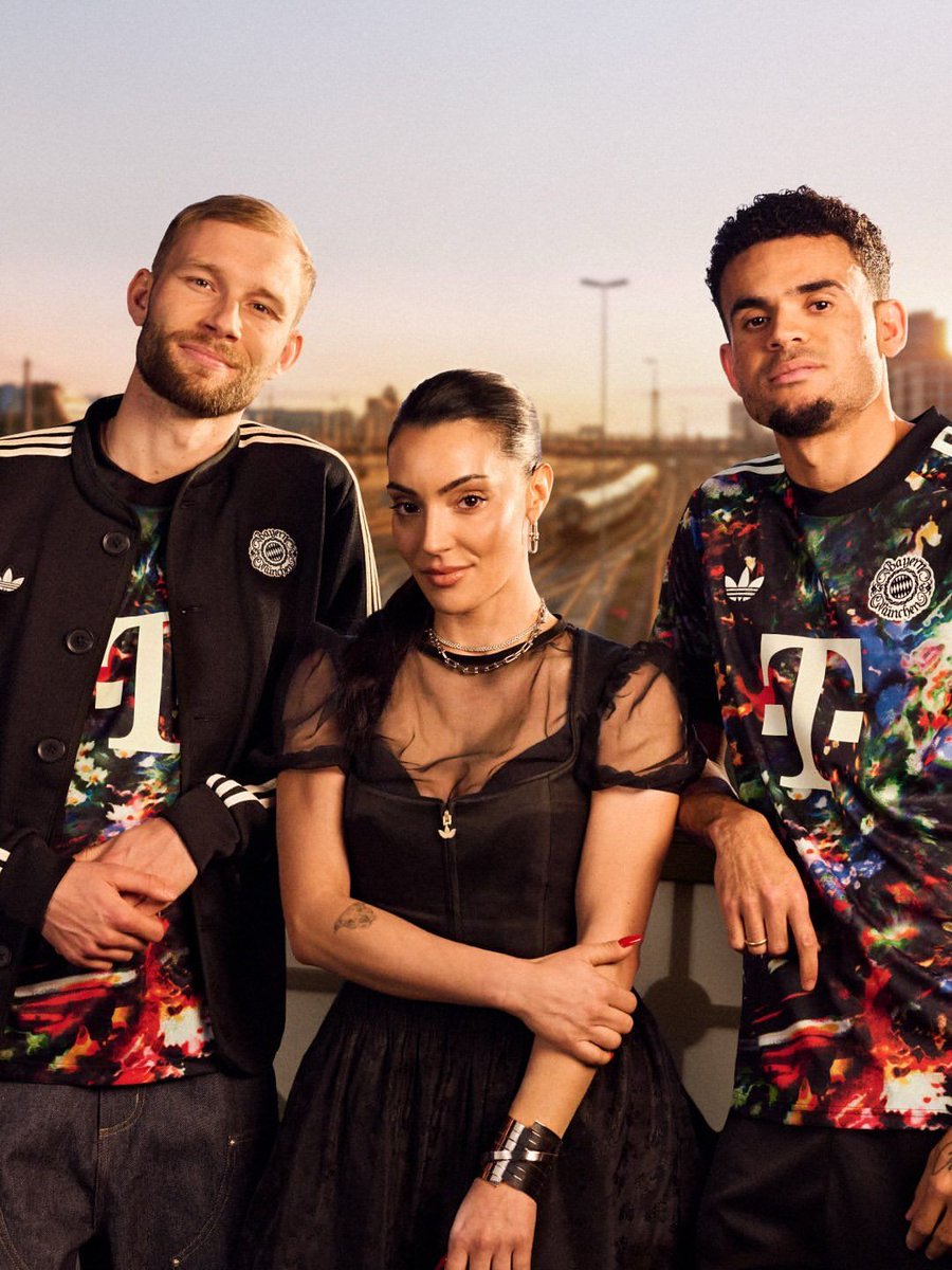 Tellement_Foot's tweet photo. adidas a présenté le nouveau maillot spécial du Bayern Munich pour l’Oktoberfest 🍺🇩🇪 https://t.co/L2ucLp3rpG
