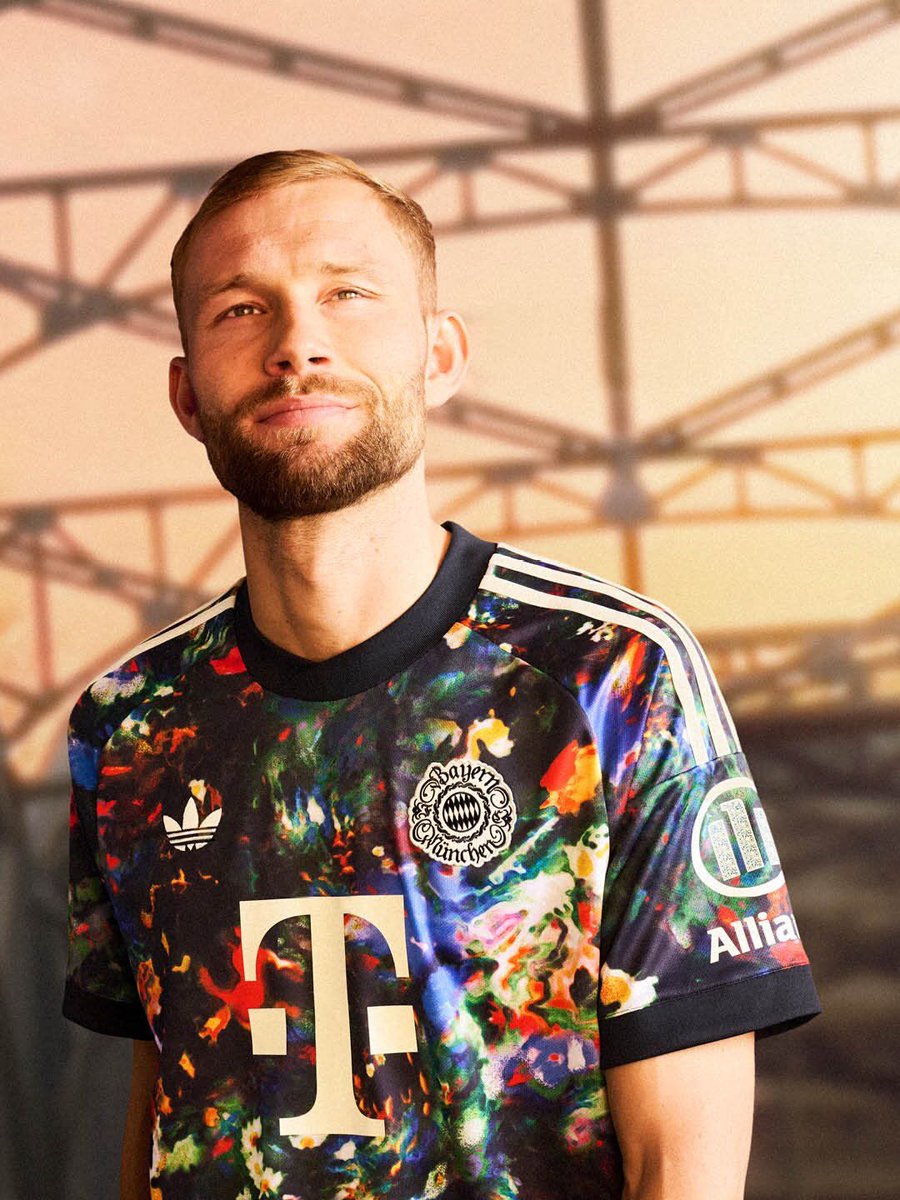 Tellement_Foot's tweet photo. adidas a présenté le nouveau maillot spécial du Bayern Munich pour l’Oktoberfest 🍺🇩🇪 https://t.co/L2ucLp3rpG