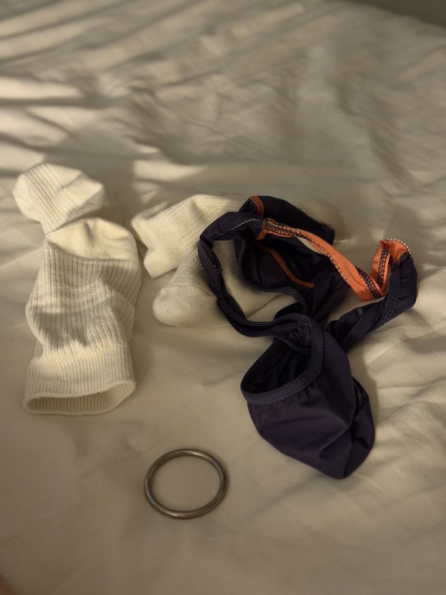 AlwaysHornyEd's tweet photo. 每天這樣操，好累啊

#白襪 #三角 #屌環 #whitesocks #briefs #cockring #poppers https://t.co/I8MdQMLQUb