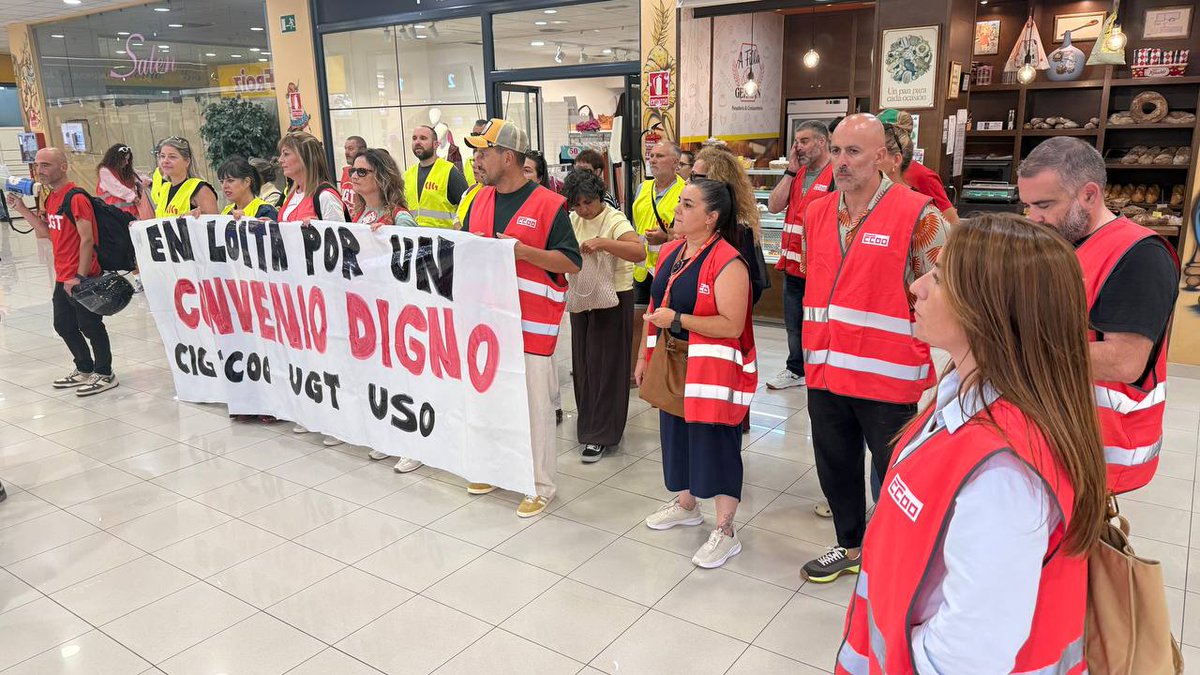 ccoogalicia's tweet photo. 📌Saída ás 12:00 na parte traseira do centro comercial de Catro Camiños.  Non hai volta atrás nas reivindicacións do persoal: esiximos que se repartan os enormes beneficios que acumulan as empresas.

➕ Máis información en https://t.co/VnvK2fC6cn https://t.co/o8F7Q77Og5