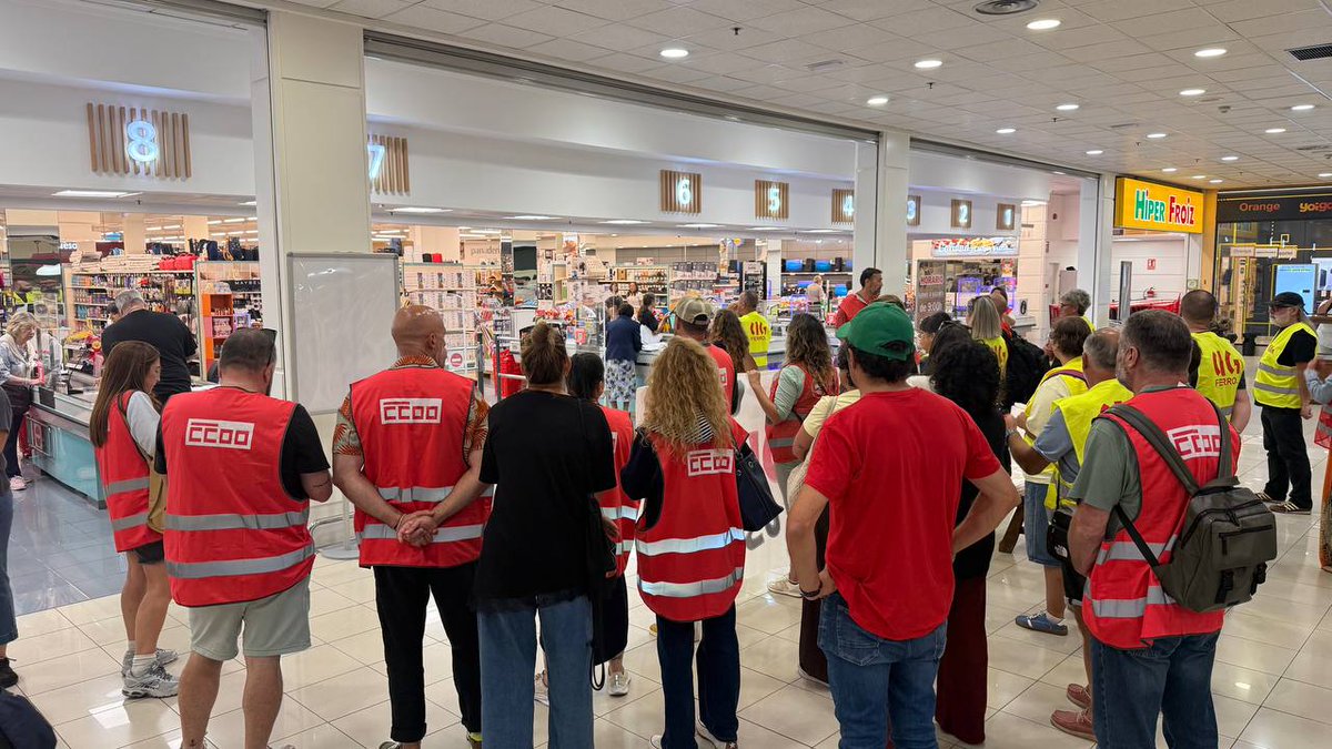 ccoogalicia's tweet photo. 📌Saída ás 12:00 na parte traseira do centro comercial de Catro Camiños.  Non hai volta atrás nas reivindicacións do persoal: esiximos que se repartan os enormes beneficios que acumulan as empresas.

➕ Máis información en https://t.co/VnvK2fC6cn https://t.co/o8F7Q77Og5
