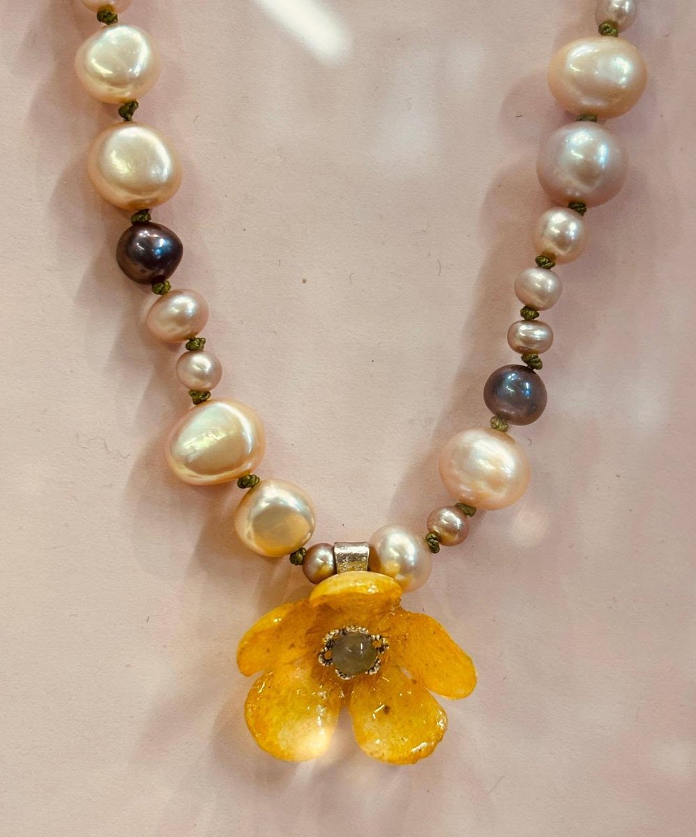 AGSSheffield's tweet photo. If you're strolling round #Sheffield in the sunshine then we'd recommend taking a turn down Arundel St and heading into All Good Stuff! #jewellery #handmade https://t.co/V55a74CZCY