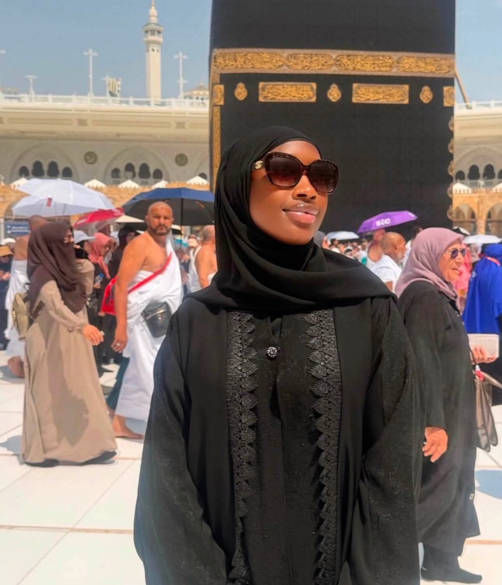 AhmadX_Official's tweet photo. A Nigerian woman was raised Christian in a Christian family. But in 2024, she began asking questions that changed the direction of her life.

She studied the history of Christianity in Nigeria, then began seriously examining the Bible and the Qur’an. Her search led her to understand Jesus as the Messiah and a mighty Messenger of Allah, but not God.

She says that search ultimately led her to Islam.

Today, she is in Makkah, Saudi Arabia, performing Umrah.

From questioning what she had always been taught to standing before the Kaaba as a Muslim what a profound journey.

May Allah accept her Umrah, keep her firm upon the truth, and guide everyone who sincerely searches for it.
