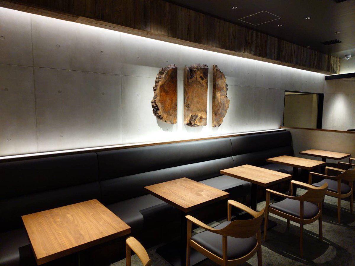 oricon's tweet photo. りくろーおじさんの店
グランフロント大阪店9月24日オープン決定

ビジュアルやメニューなどの詳細が公表💞
https://t.co/2qCLvnRegc

創業70周年を迎えて原点回帰
従来店舗と少し異なる落ち着いたグレー基調
焼きたてチーズケーキ専用の工場も併設✨ https://t.co/1PsntqIONO