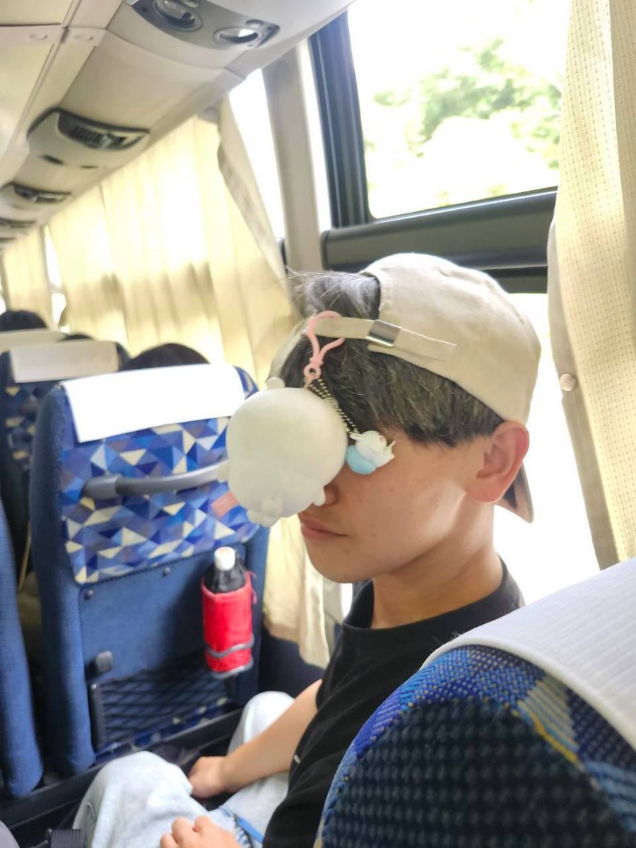 hakuchumu__ss's tweet photo. 4th / そらっち@soracchi_ss 

このバンドで誰よりも何よりも賑やかな人。
誰にも拾ってもらえないボケを連発します。
成績優秀かつ初めはとてもクールに見えるのがそらっちという人間を理解する上での最大の罠。
伸びやかで安定したコーラスが得意みたいです。
チーム雪国(withるぴ)

文責:せん https://t.co/srA0VHrsOg