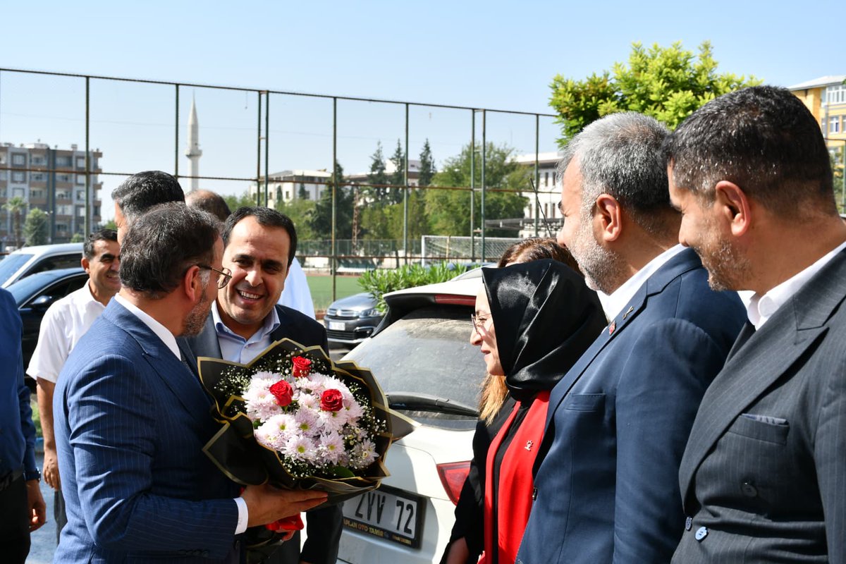 mehmetbegit's tweet photo. Bugün Birecik’imizde kıymetli bir misafirimizi ağırlıyoruz.

AK Parti Genel Merkez Siyasi ve Hukuki İşler Başkan Yardımcımız, 26. Dönem Milletvekilimiz Sayın Kemalettin Yılmaztekin ile birlikte AK Parti Birecik İlçe Başkanlığımızda; İlçe Başkanımız Sayın Erol Açılan, ilçe yönetimimiz, STK temsilcilerimiz ve muhtarlarımızla bir araya geldik.

Türkiye Yüzyılı ve Terörsüz Türkiye hedefimizi, Birecik’imizde hayata geçirdiğimiz ve önümüzdeki dönemde gerçekleştireceğimiz projelerimizi istişare ettik.

Nazik ziyaretleri için Sayın Kemalettin Yılmaztekin’e teşekkür ediyor, Birecik’imize hoş geldiniz diyorum.

Birecik için durmadan, yorulmadan çalışmaya devam. 🤝🇹🇷
@RTErdogan @Akparti @bybekirbozdag @KmlttinYlmztkn @milhamigunbegi @akpartiurfa @AcilanErol @Akbirecikresmi 
#Birecik #Şanlıurfa #TürkiyeYüzyılı #TerörsüzTürkiye #AKParti #BirecikİçinÇalışıyoruz