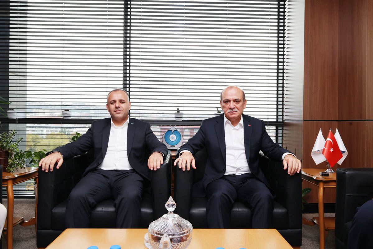 yusufyazgan37's tweet photo. Van Şube Başkanımız Cahit İmrak, Bingöl Şube Başkanımız Murat Budunoğlu, Muş Şube Başkanımız Erol Avcı ve Şube Yönetim Kurulu Üyelerimizi Genel Merkezimizde misafir ettik.

Görüşmemizde ildeki sendikal çalışmalarımız ve kamu görevlilerinin sorunlarını istişare ettik.

Başkanlarımıza nazik ziyaretleri için teşekkür ediyor; çalışmalarında başarı ve kolaylıklar diliyorum.
