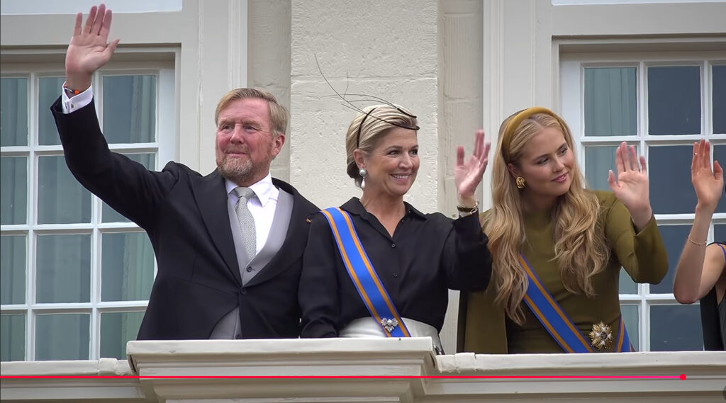 MartinVrijland's tweet photo. De troonrede: de geest is uit de fles

https://t.co/W1OVu5Z3N8 https://t.co/H97anI6BCG