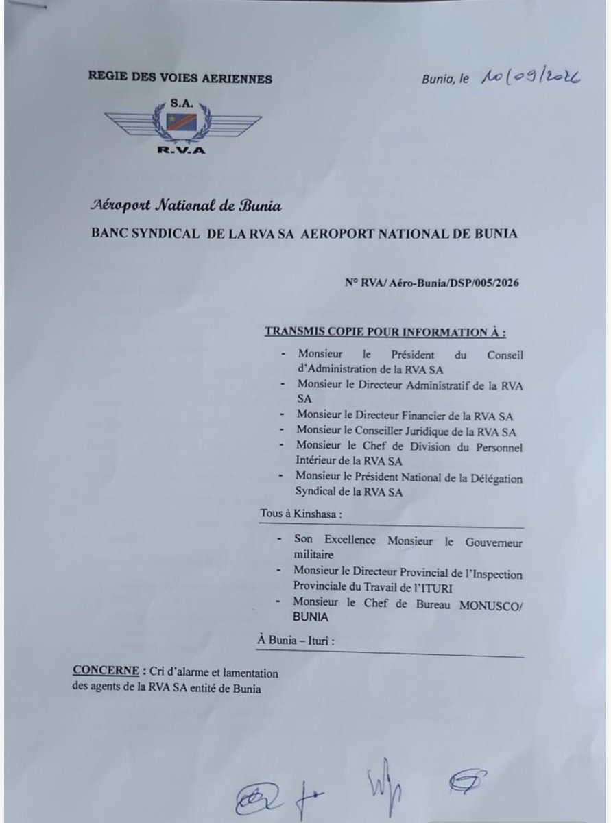 MudimbiThierry's tweet photo. 🚨 RDC | AÉROPORT DE BUNIA : LA TENSION SOCIALE MONTE À LA RVA

À l’aéroport de Bunia, les agents et la délégation syndicale de la RVA dénoncent une situation devenue, selon eux, difficilement supportable : arriérés non résorbés, chômage technique et absence de réponse satisfaisante de la Direction générale.

Après avoir officiellement saisi le Gouvernorat de l’Ituri et alerté plusieurs journalistes, les représentants des travailleurs annoncent qu’ils pourraient recourir aux voies syndicales légales, notamment à une grève, si aucun dialogue concret n’est rapidement engagé.

Ils contestent également la commercialisation présumée de certains vols humanitaires, estimant que cette pratique pénaliserait les activités de la RVA et ses agents. Cette accusation mérite une clarification officielle des responsables concernés.

Dans une province confrontée à une grave crise sécuritaire et humanitaire, toute perturbation du trafic aérien pourrait avoir de lourdes conséquences. L’urgence est donc au dialogue, à la transparence et à une solution qui protège à la fois les droits des travailleurs et la continuité des vols essentiels.

La Direction générale de la RVA et les autorités provinciales doivent répondre avec des faits. À Bunia, le silence ne peut plus remplacer la solution.

@Presidence_RDC 
@PrimatureRDC 

#RDC #Ituri #Bunia #RVA #AéroportDeBunia #Grève #DialogueSocial #TransportAérien #LeMusonge

✍️ Le Musonge @MudimbiThierry L’info qui éclaire, la vérité qui rassemble.