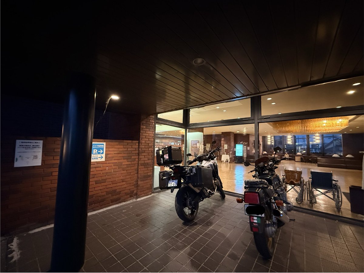 WR_BANDIT's tweet photo. 今夜の宿泊は滝川市の『ホテルスエヒロ』さんです！バイクは屋根付き駐車できます。
夕ご飯はもちろん松尾ジンギスカン本店ですね！ご馳走様でした。 https://t.co/N8q2G2OtX9