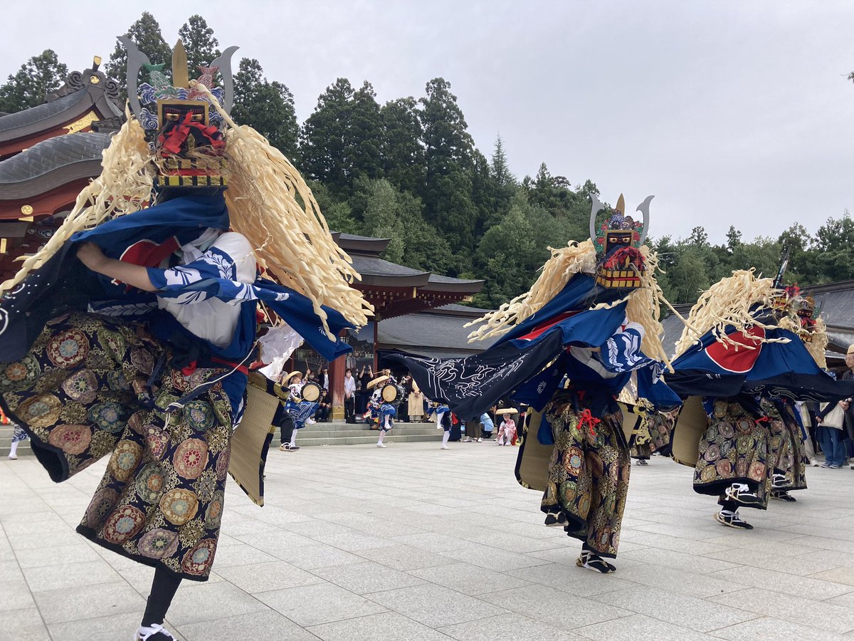 takerutagaito's tweet photo. ずっと見てみたかった澤目獅子踊を見学！
300年以上の歴史を誇る獅子踊で、太鼓、笛も獅子と共に踊る迫力満点の舞でした。盛岡八幡宮、護国神社、大慈寺を回り奉納されました。全体の一体感が凄かったです。 https://t.co/DNS9L8bN2g