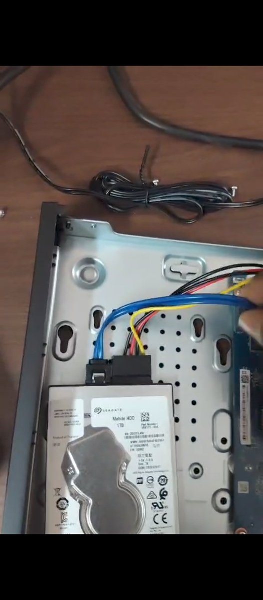 Gannphataka's tweet photo. @cpplusglobal 
I by grave mistake bought cpplus 8 channel cctv set from flipkart paying 18000 rupees. The hard disk is not working. The mouse is broken. Unable to check the cameras which seem to be of lowest quality. I wanted to return the items. But flipkart is refusing. https://t.co/6w3PSIo4DV