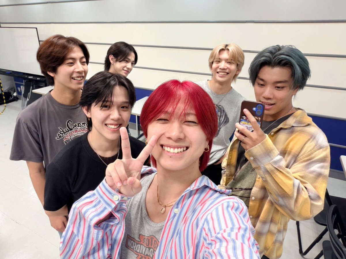 LIL_LEAGUE_'s tweet photo. 【#岡尾真虎🐯】

'LOCA' Acoustic version
公開されました！

メンバーが奏でる最高な演奏と
6人の歌声を全身で浴びてほしいです。

YouTubeやSpotifyなどでも聴けるので、
ぜひこの楽曲を楽しみながら今年の夏を振り返ってみましょう。。。

【YouTube】
https://t.co/FrtN6XjO2g

【Spotify】
https://t.co/G9coi83C6I

#LILLEAGUE
#僕を探してた #LOCA