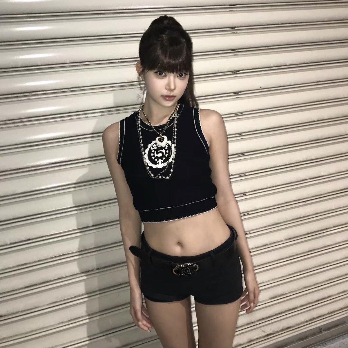 ariri_0911's tweet photo. LE SSERAFIMウンチェの前髪、激しく踊っても何しても全然崩れないのずっと謎だったんだけどセット方法やっと見つけた‼️
湿気・汗ですぐ前髪終わるからずっと知りたかったから有難い😭😭😭 https://t.co/W6nS9st86W