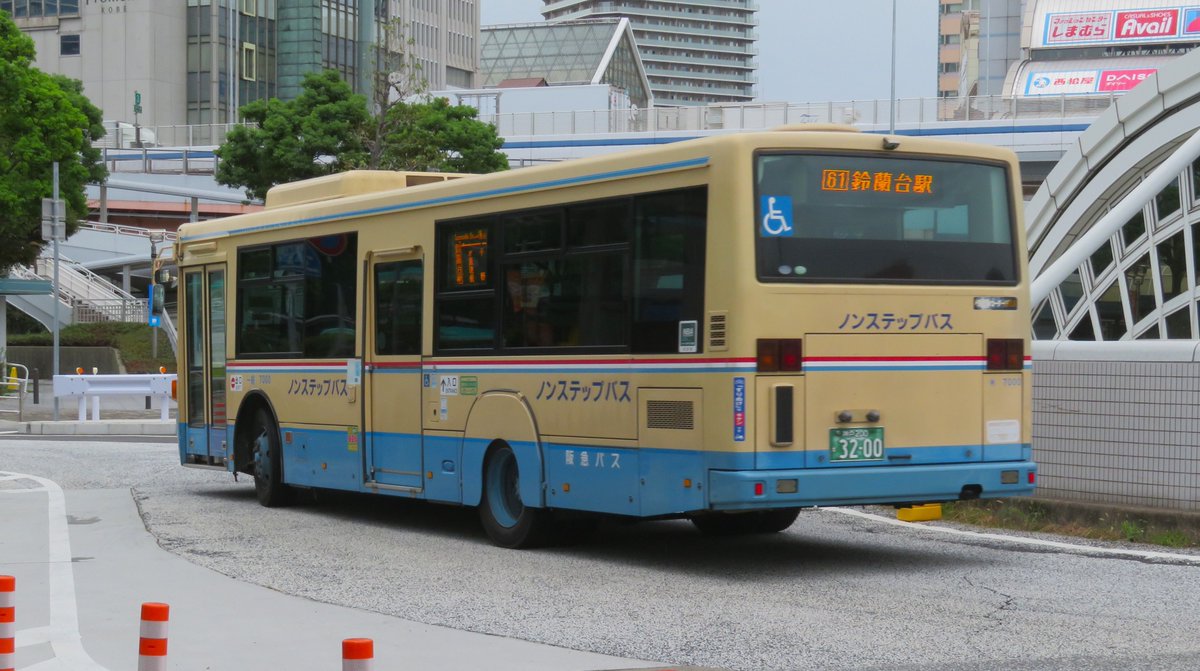 pen529_bus's tweet photo. 阪急バス 唐7000
神戸200か3200(PKG-LV234L2)
2009年式
撮影 : 2026/9
ようやく唐7000と遭遇。
車検シールを確認してみたけど、やはり令和8年9月のまま…。
ギリギリで通すのか、それとも…。
なんとか残してほしいですねぇ。
#阪急バス #西工 https://t.co/D2leP04IV6