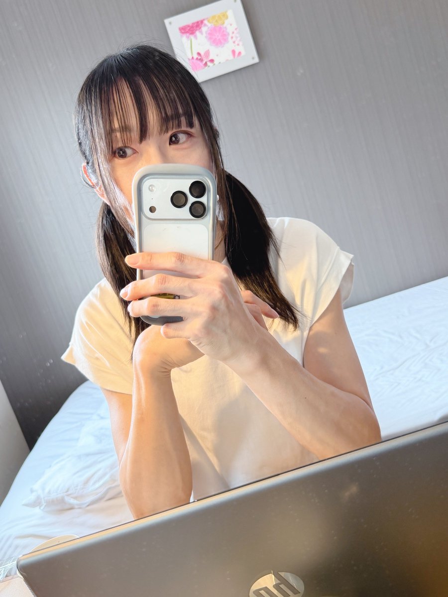 koi_hotaru's tweet photo. 先月、出張先のホテルで仕事しながら何気なく撮った一枚が最後のツインテの写真になってしまった😭
次この長さまで伸びる頃はおばさんになってるなぁ🤔いや、すでにおっさんなんだけど😅

水曜日、お疲れ様でした✨🍀🌸

#ツインテール https://t.co/Dwh5PU3txF