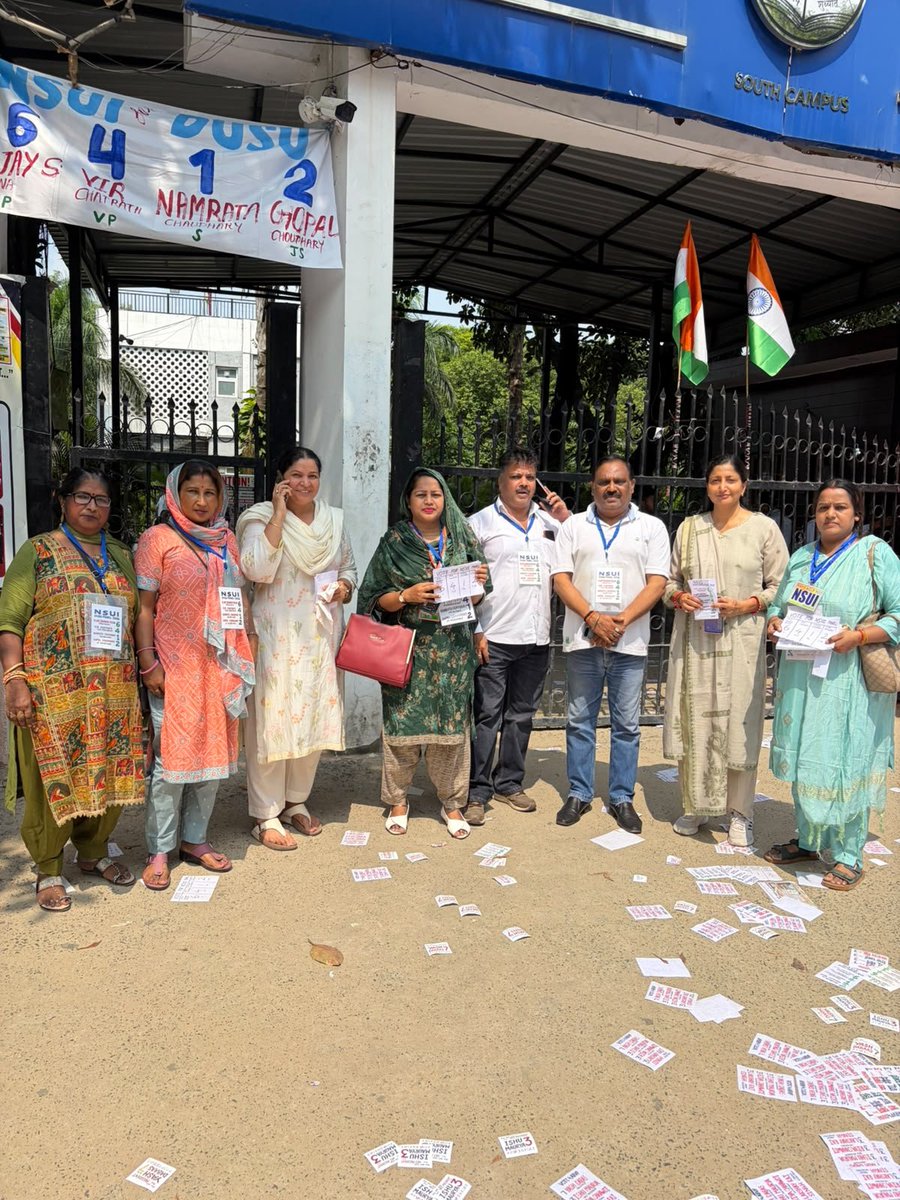 Santosh271972's tweet photo. आई आई NSUI ✊

आज अखिल भारतीय महिला कांग्रेस की राष्ट्रीय अध्यक्ष अल्का लाम्बा जी के साथ दिल्ली विश्वविद्यालय में जनसंपर्क कर छात्राओं से संवाद किया और एनएसयूआई के पैनल 6-4-1-2 को भारी बहुमत से विजयी बनाने की अपील की। https://t.co/tHEFsNIup4