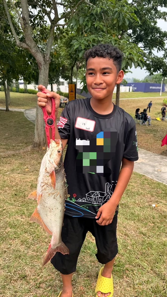 chairmanGLC's tweet photo. Anak aku kena jackpot ikan patin buah. Tobat dah tanak siang ikan patin besar macam ni dah. https://t.co/qkKru9upWA